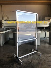 MAMPARA METACRILATO CON RUEDAS